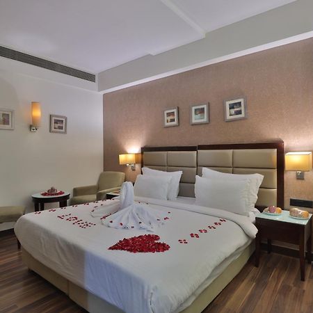 Krios Hotel - Near Sg Highway, Ахмедабад Экстерьер фото