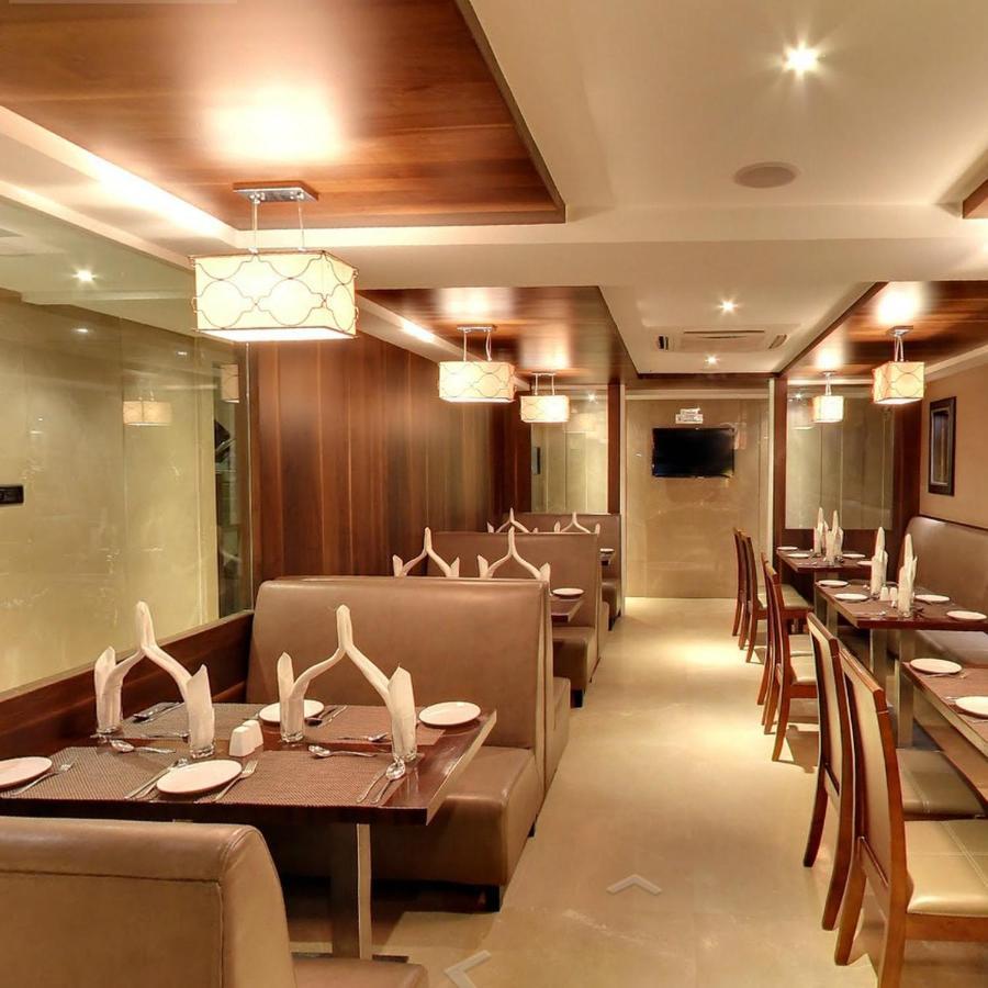 Krios Hotel - Near Sg Highway, Ахмедабад Экстерьер фото