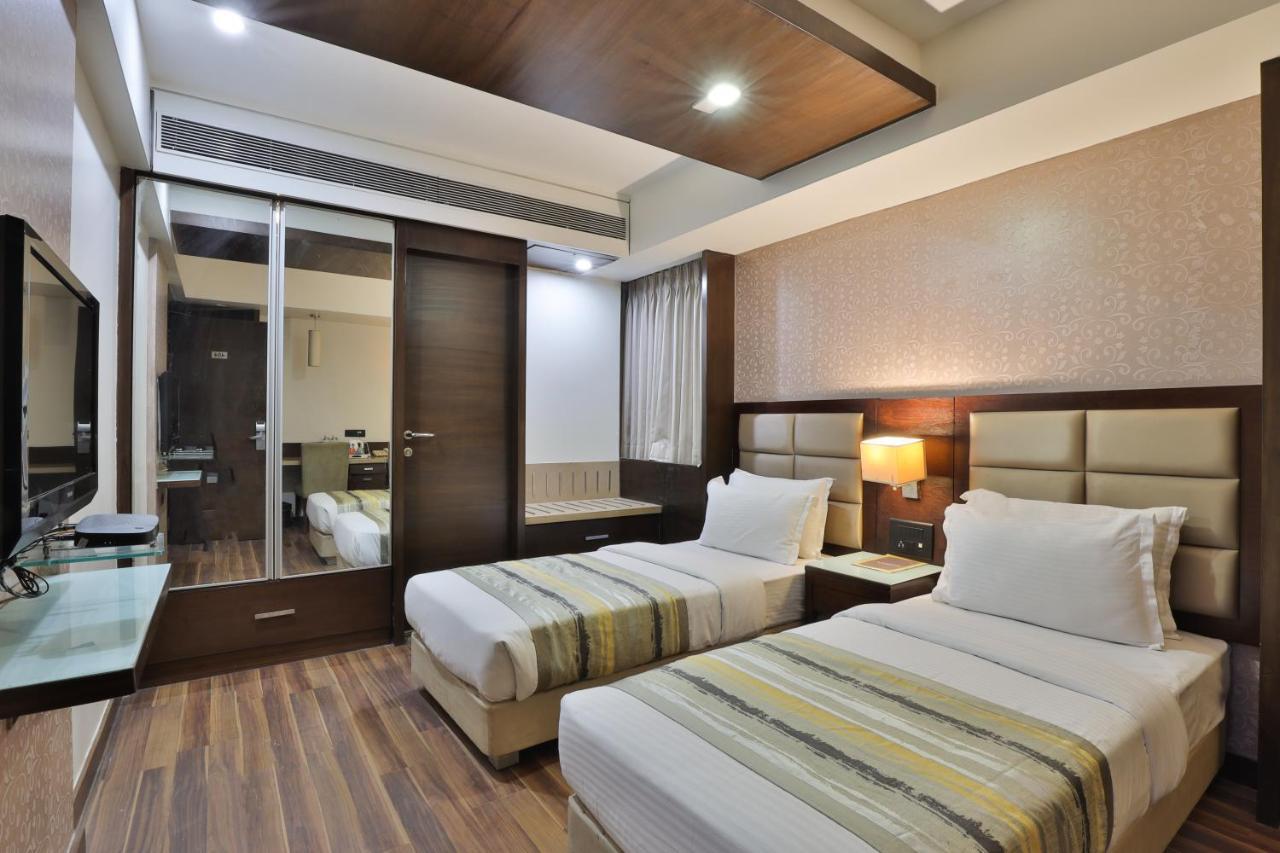 Krios Hotel - Near Sg Highway, Ахмедабад Экстерьер фото