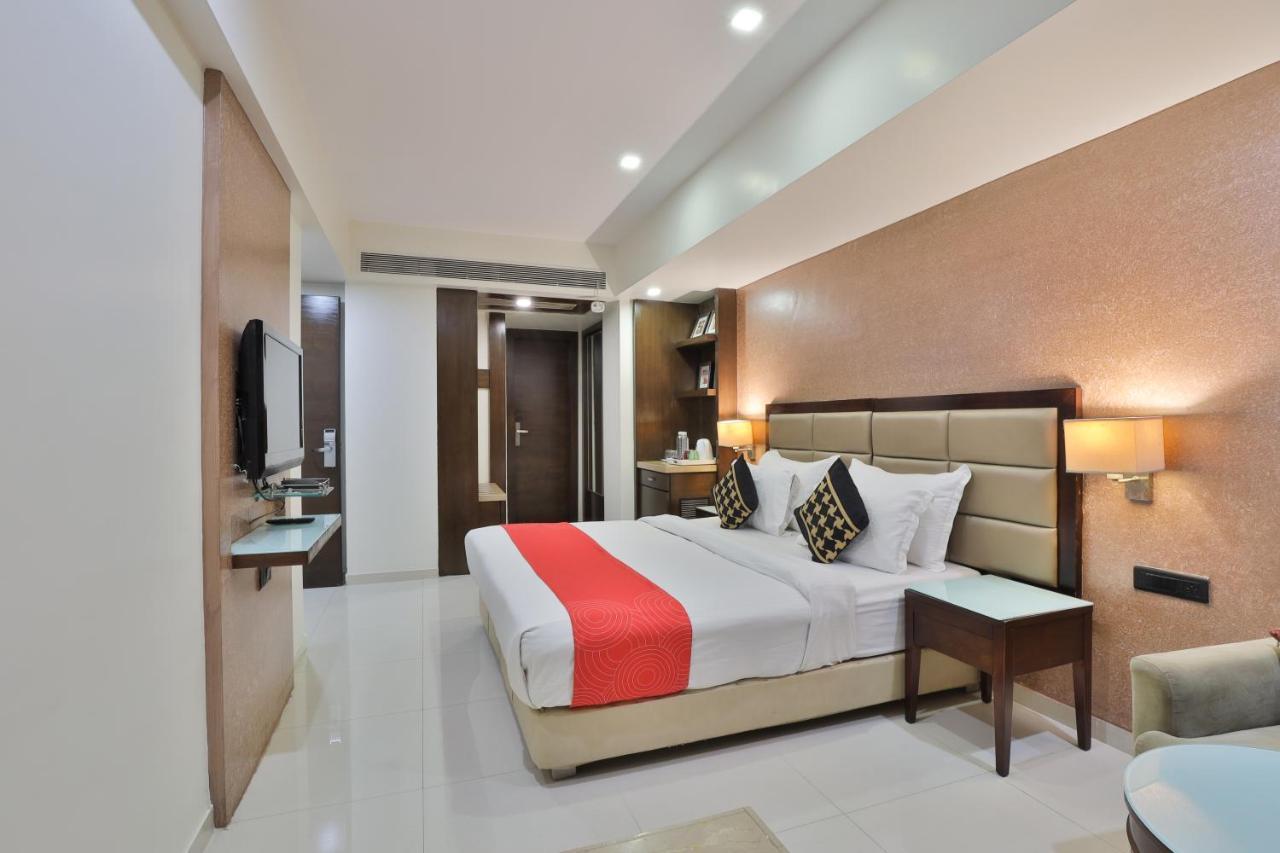Krios Hotel - Near Sg Highway, Ахмедабад Экстерьер фото