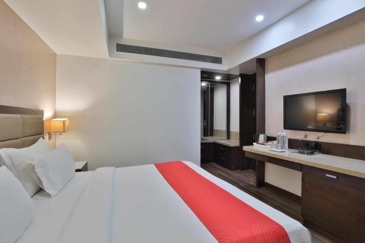 Krios Hotel - Near Sg Highway, Ахмедабад Экстерьер фото