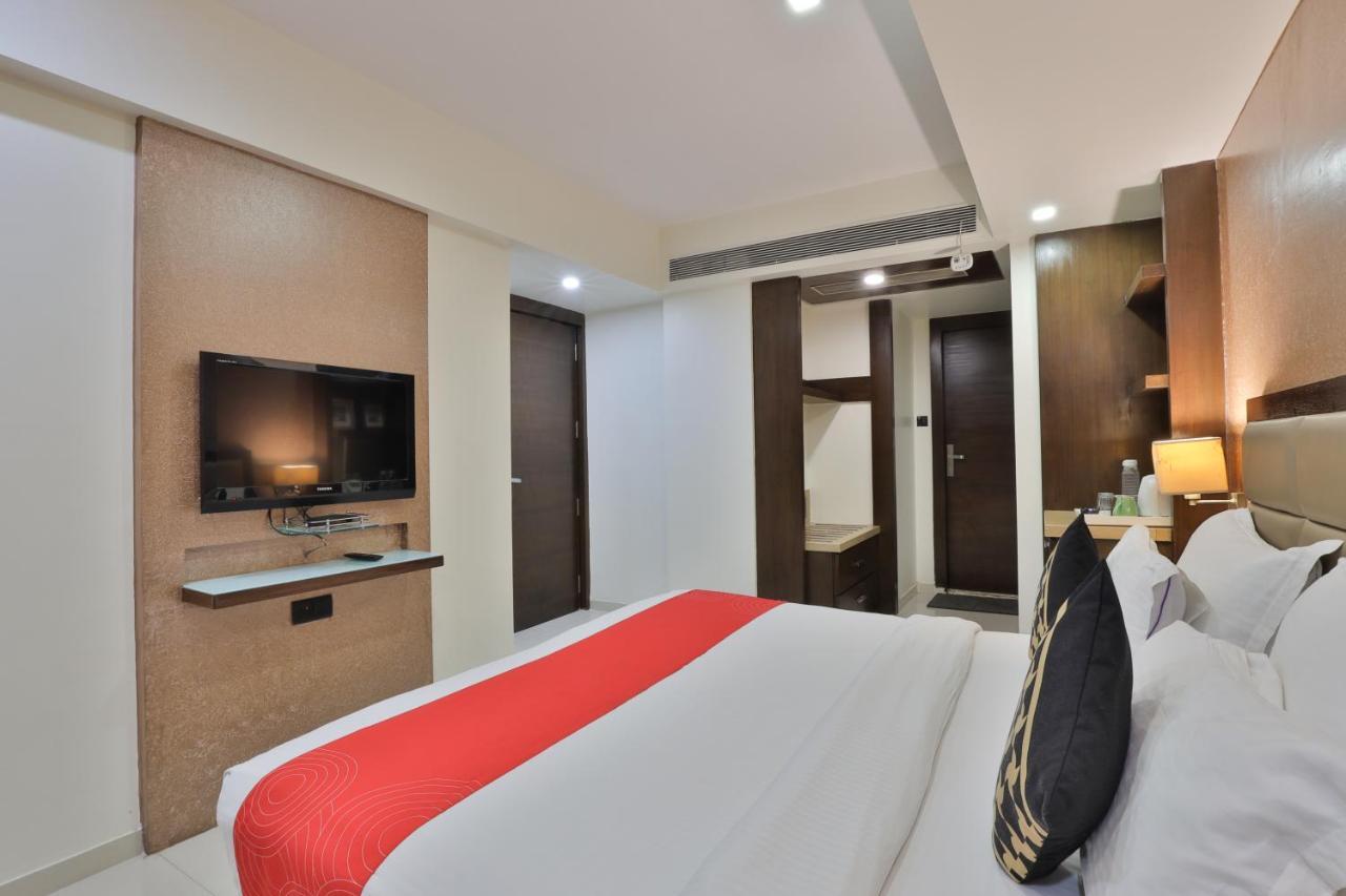 Krios Hotel - Near Sg Highway, Ахмедабад Экстерьер фото
