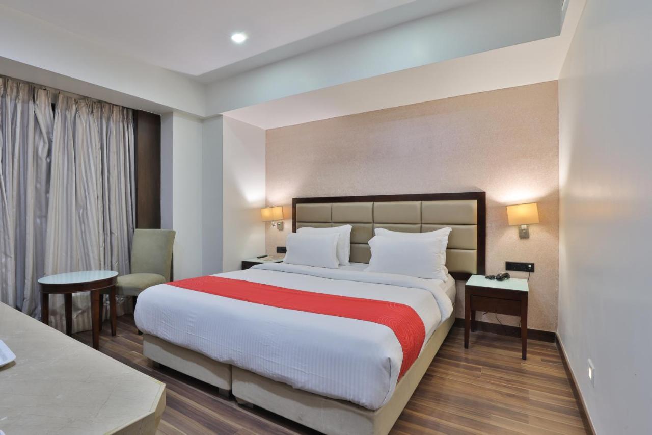 Krios Hotel - Near Sg Highway, Ахмедабад Экстерьер фото